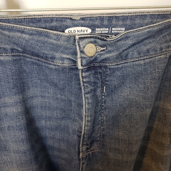 NWT plus size Old Navy Rockstar Super Skinny ankle length distressed jeans - Picture 3 of 7